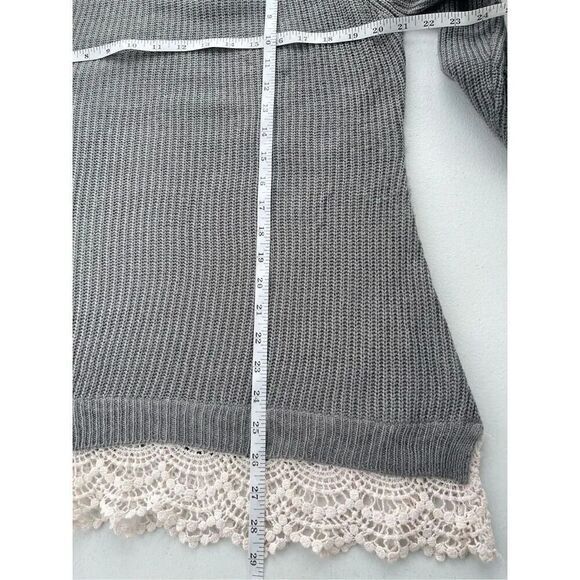 0876 Hippie Rose Gray Cable Crochet Knit Sweater Size Large - Picture 6 of 7